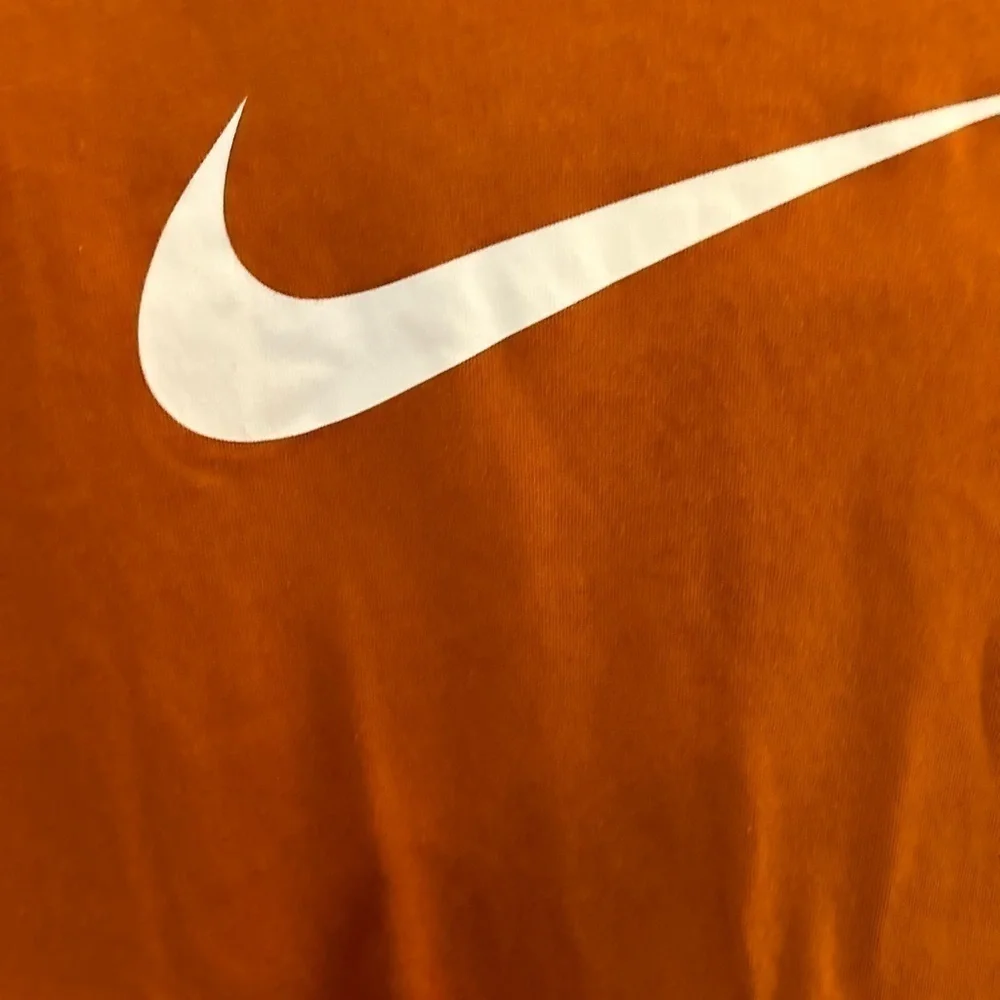 Nike dri-fit medium burnt orange and white graphic tee